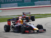 GP MALESIA, 30.03.2014 - Gara, Daniel Ricciardo (AUS) Red Bull Racing RB10 davanti a Fernando Alonso (ESP) Ferrari F14-T