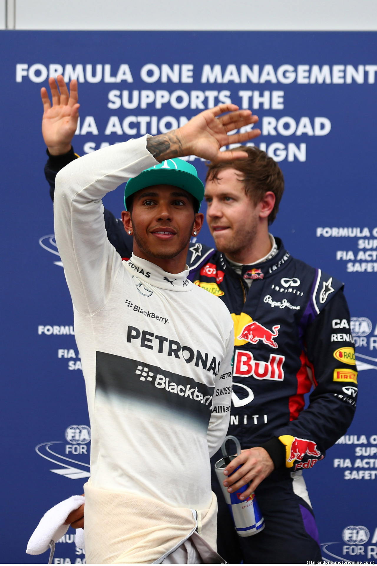 GP MALESIA, 29.03.2014- Qualifiche, Lewis Hamilton (GBR) Mercedes AMG F1 W05 pole position e secondo Sebastian Vettel (GER) Red Bull Racing RB10