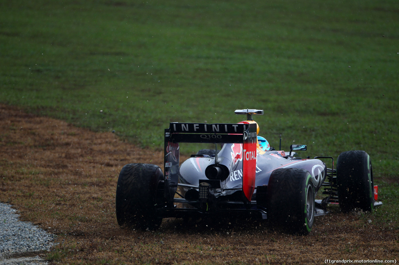 GP MALESIA, 29.03.2014- Qualifiche, Sebastian Vettel (GER) Red Bull Racing RB10 off track