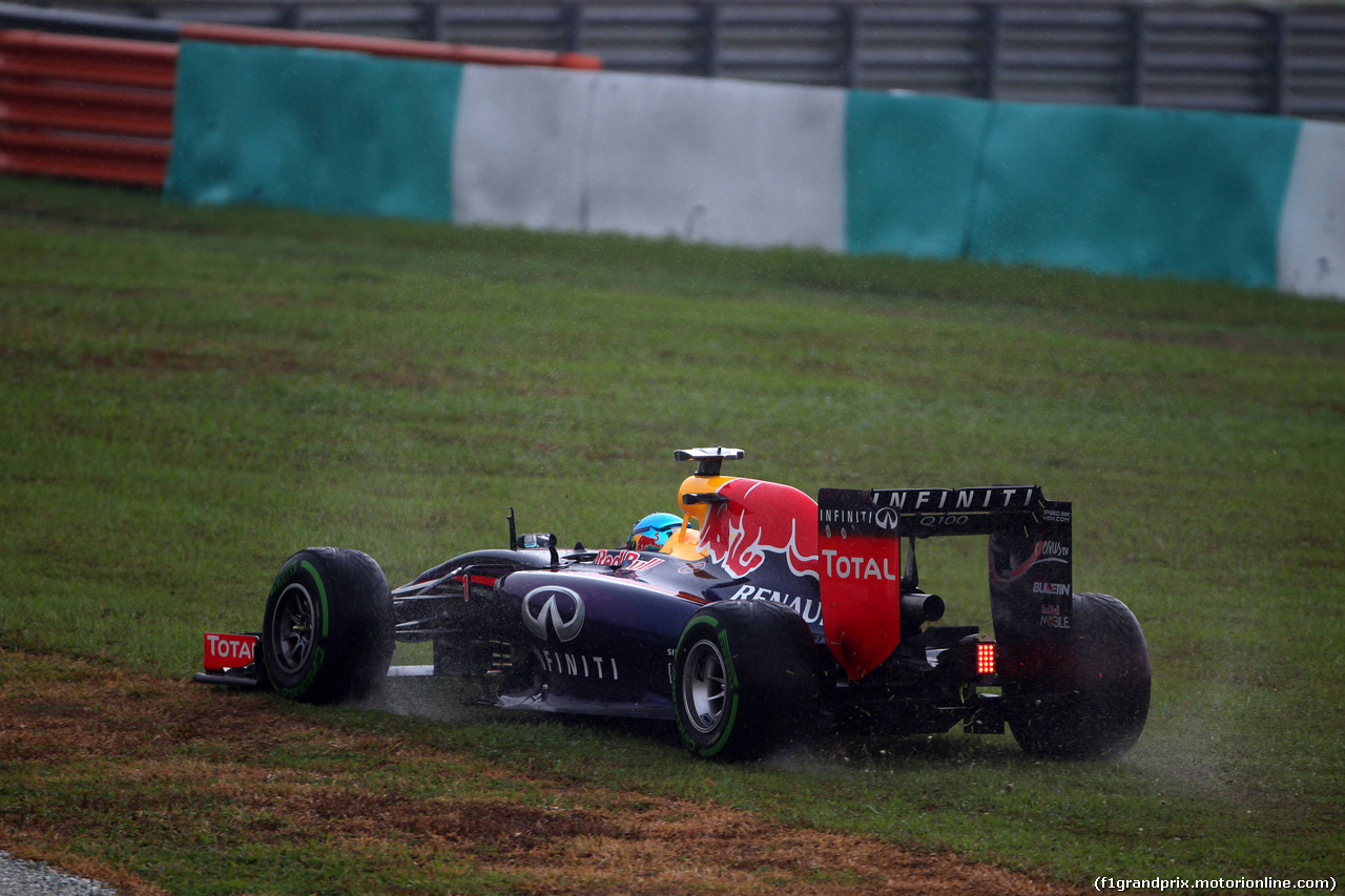 GP MALESIA, 29.03.2014- Qualifiche, Sebastian Vettel (GER) Red Bull Racing RB10 off track