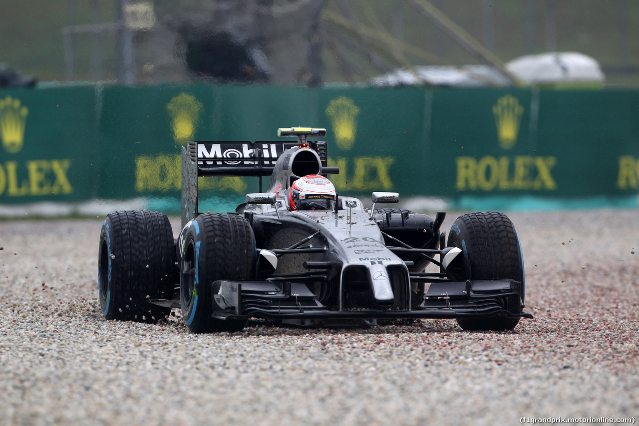 GP MALESIA, 29.03.2014- Qualifiche, Kevin Magnussen (DEN) McLaren Mercedes MP4-29 off track