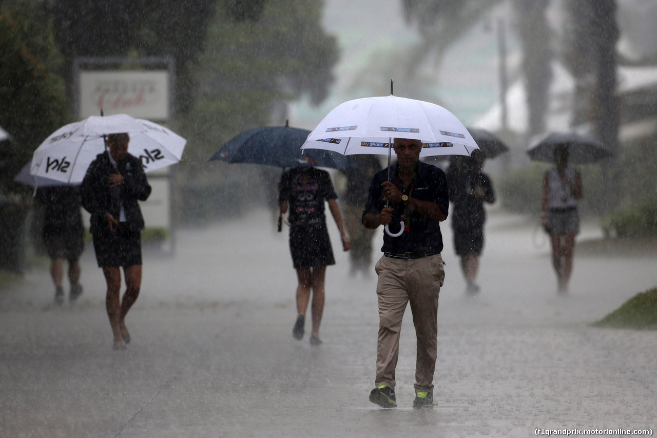 GP MALESIA, 29.03.2014- Qualifiche, The rain in the paddock