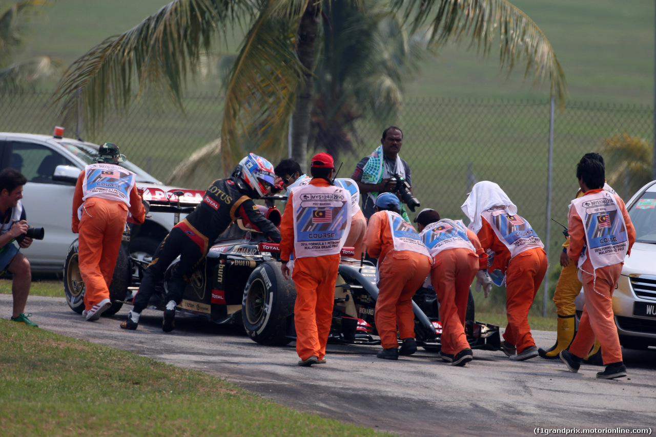 GP MALESIA, 28.03.2014- Prove Libere 2, Romain Grosjean (FRA) Lotus F1 Team E22 stoppe on the circuit