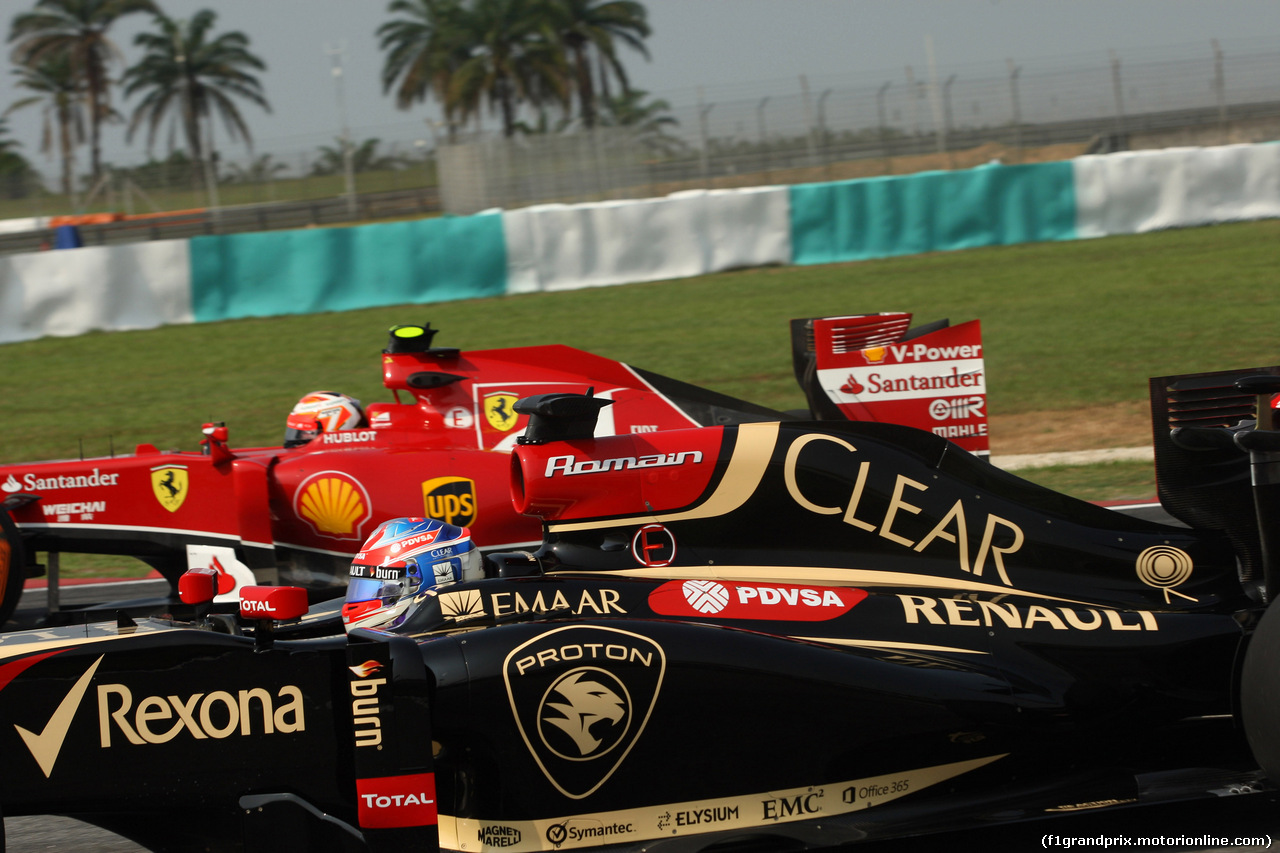 GP MALESIA, 28.03.2014- Prove Libere 1, Romain Grosjean (FRA) Lotus F1 Team E22 stopped on the track e Kimi Raikkonen (FIN) Ferrari F14-T