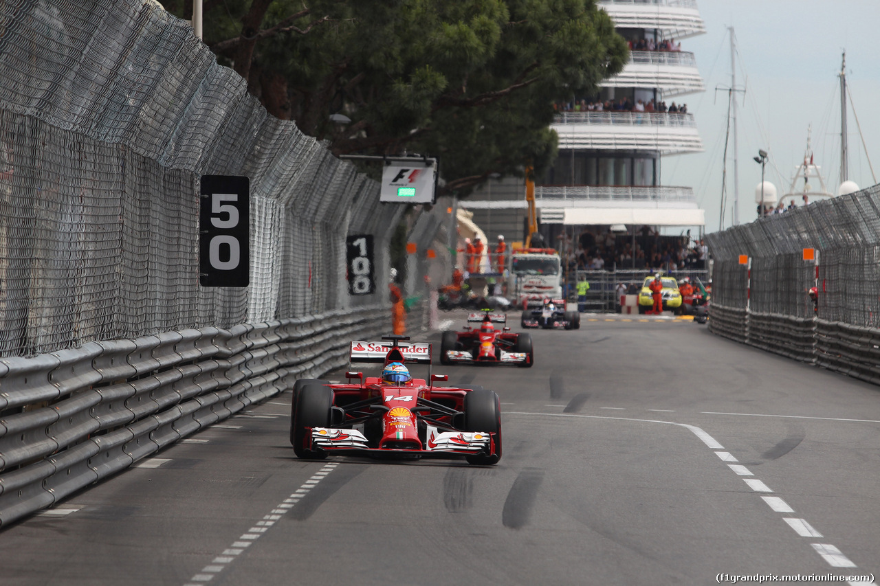 GP MONACO, 25.05.2014- Gara, Fernando Alonso (ESP) Ferrari F14-T davanti a Kimi Raikkonen (FIN) Ferrari F14-T