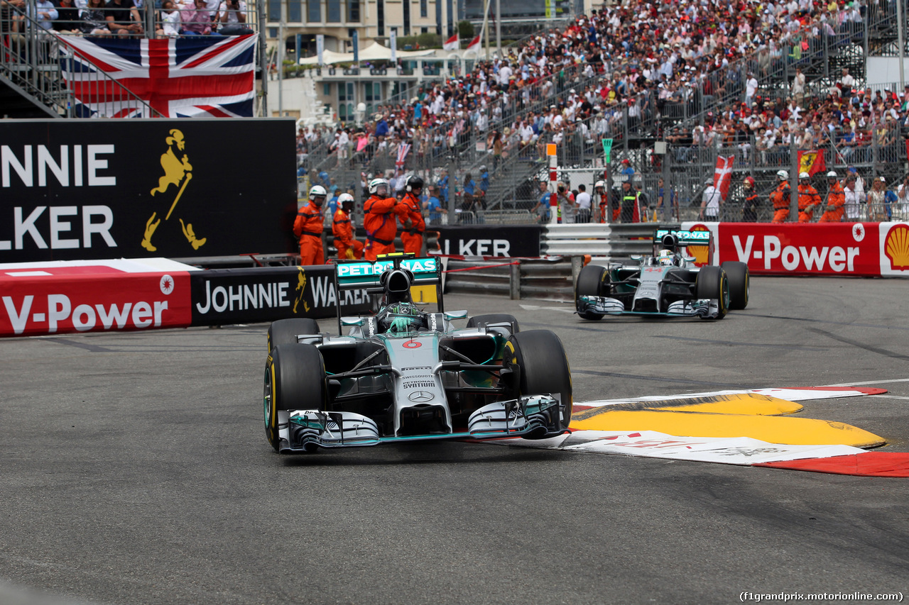 GP MONACO, 25.05.2014- Gara, Nico Rosberg (GER) Mercedes AMG F1 W05 davanti a Lewis Hamilton (GBR) Mercedes AMG F1 W05