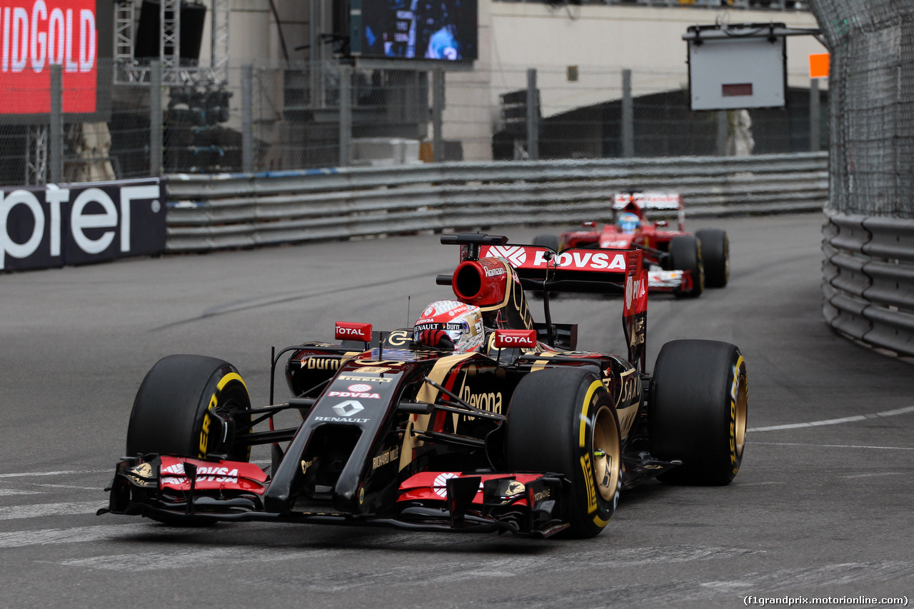 GP MONACO, 22.05.2014- Prove Libere 1, Romain Grosjean (FRA) Lotus F1 Team E22 e Fernando Alonso (ESP) Ferrari F14-T
