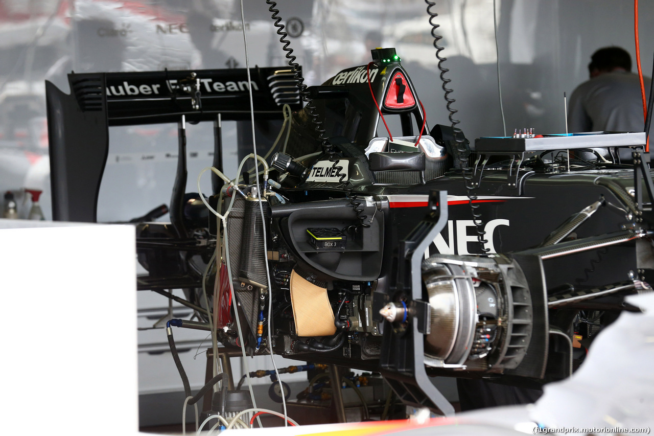 GP MONACO, 21.05.2014- Mechanics Sauber work on the car