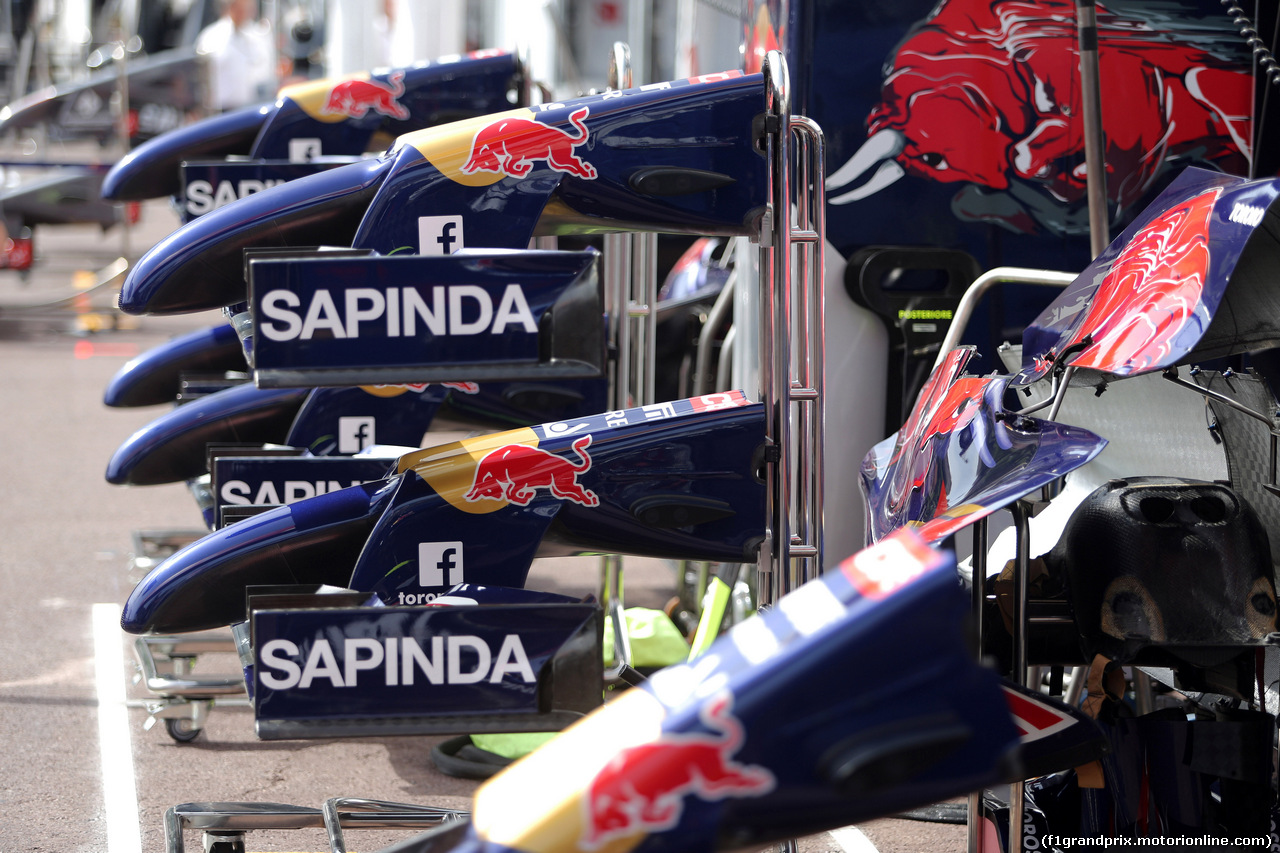 GP MONACO, 21.05.2014- Toro Rosso garage