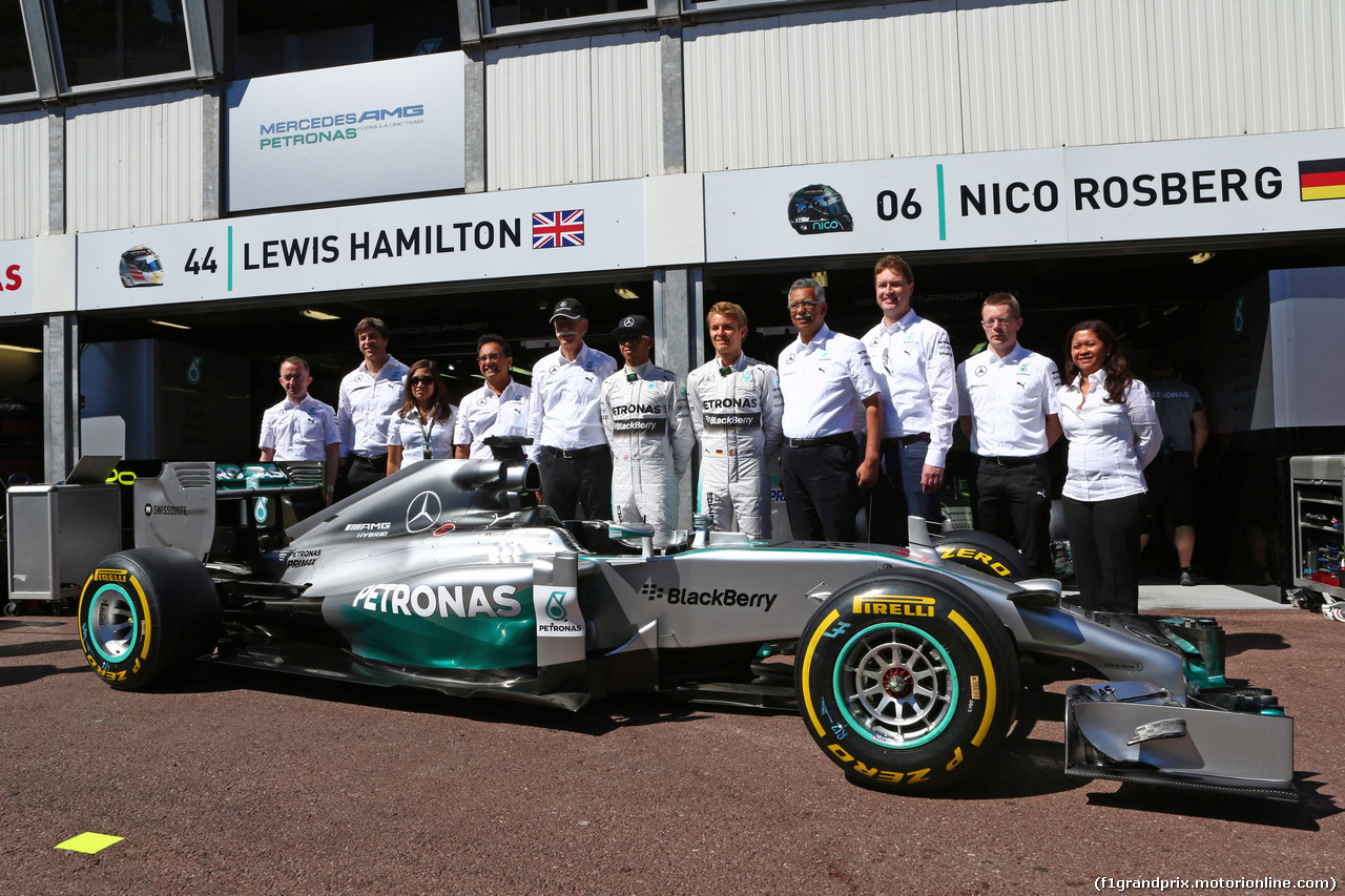 GP MONACO, 24.05.2014- Prove Libere 3, Lewis Hamilton (GBR) Mercedes AMG F1 W05 e Nico Rosberg (GER) Mercedes AMG F1 W05 with Dr. Dieter Zetsche, Chairman of Daimler