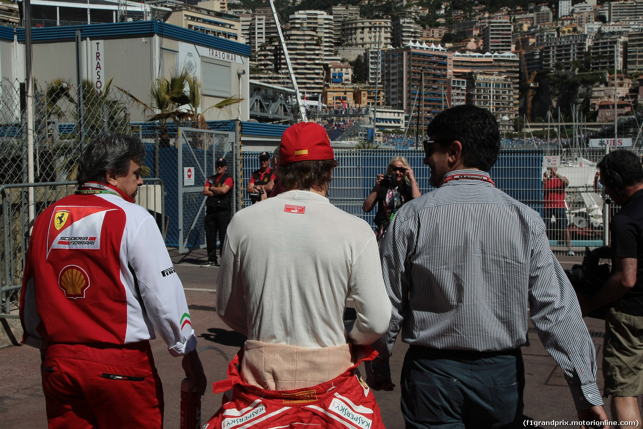 GP MONACO, 24.05.2014- Prove Libere 3, Fabrizio Borra (ITA), physiotherapist of Fernando Alonso (ESP), Fernando Alonso (ESP) Ferrari F14-T e Luis Garcia Abad (ESP), manager of Fernando Alonso (ESP)