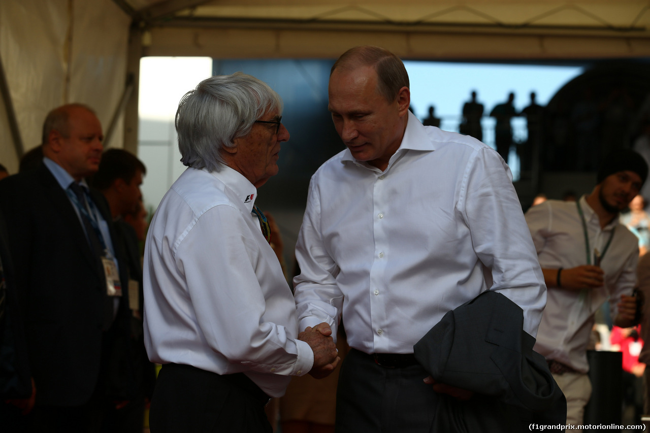 GP RUSSIA, 12.10.2014- Vladimir Putin (RUS) President of Russia with Bernie Ecclestone (GBR), President e CEO of Formula One Management