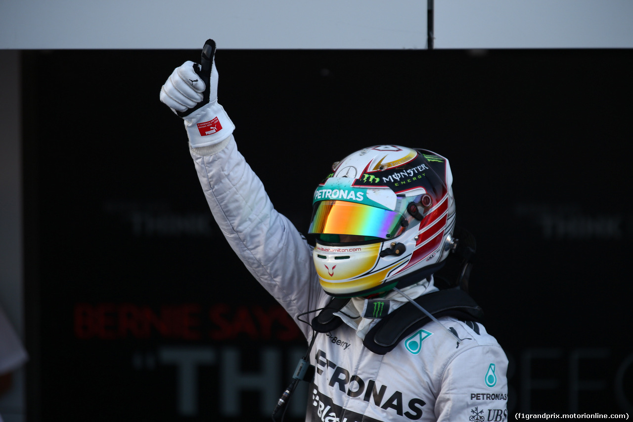 GP RUSSIA, 12.10.2014- Gara, Lewis Hamilton (GBR) Mercedes AMG F1 W05 Celebrates the victory in the russian gp