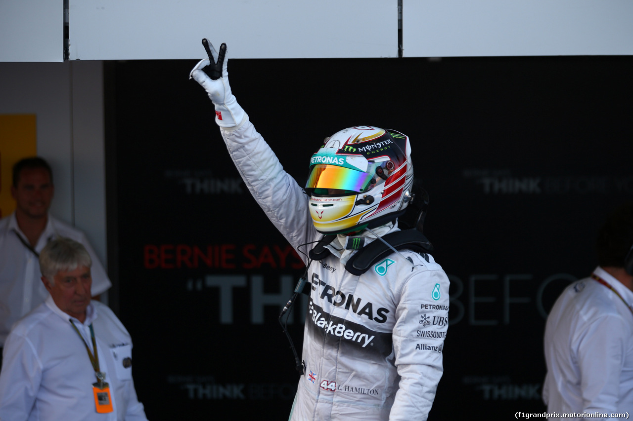GP RUSSIA, 12.10.2014- Gara, Lewis Hamilton (GBR) Mercedes AMG F1 W05 Celebrates the victory in the russian gp
