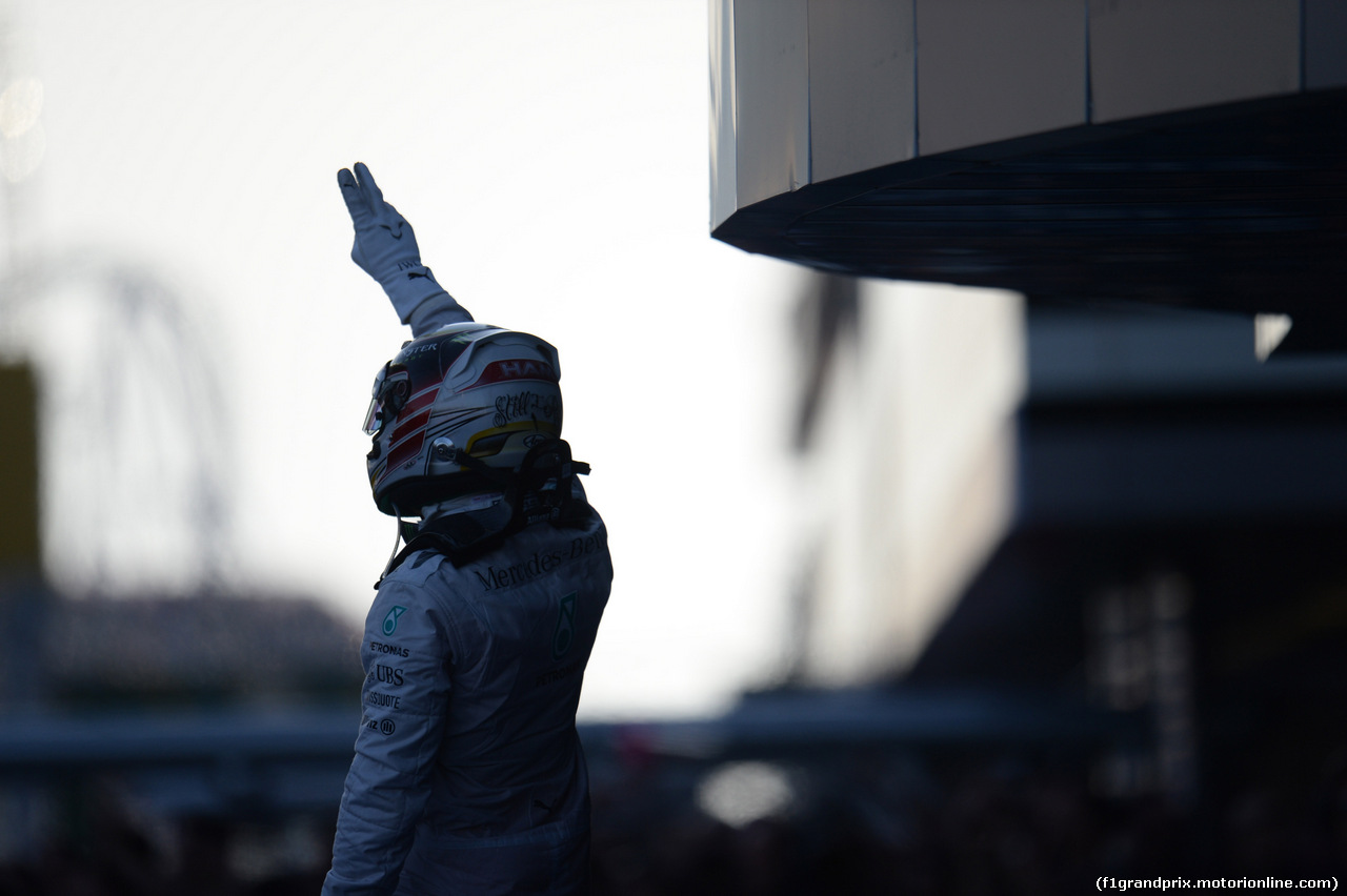 GP RUSSIA, 12.10.2014- Gara, Lewis Hamilton (GBR) Mercedes AMG F1 W05 celebrates his victory in parc fermee