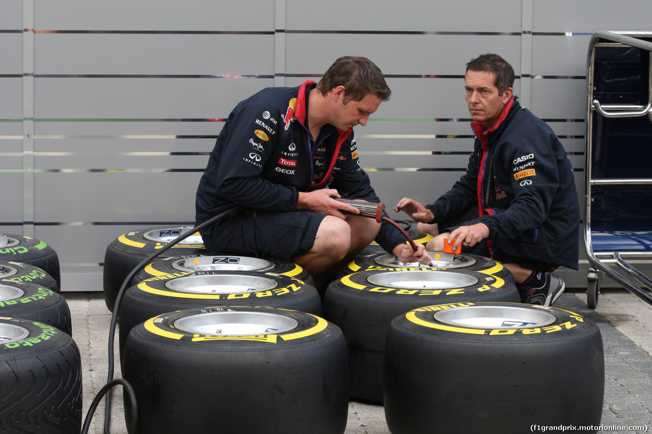 GP RUSSIA, 09.10.2014- Pirelli Tires