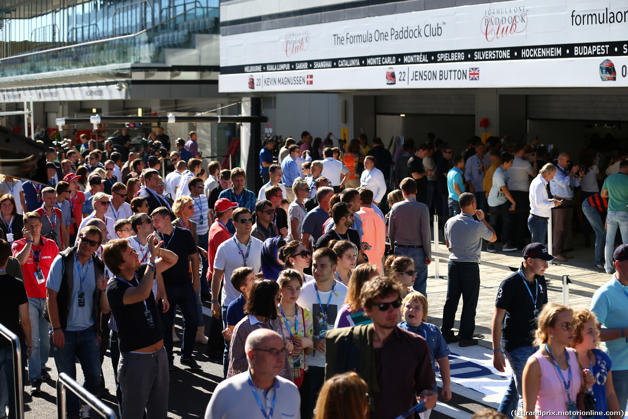 GP RUSSIA, 11.10.2014- Fans Pitwalk