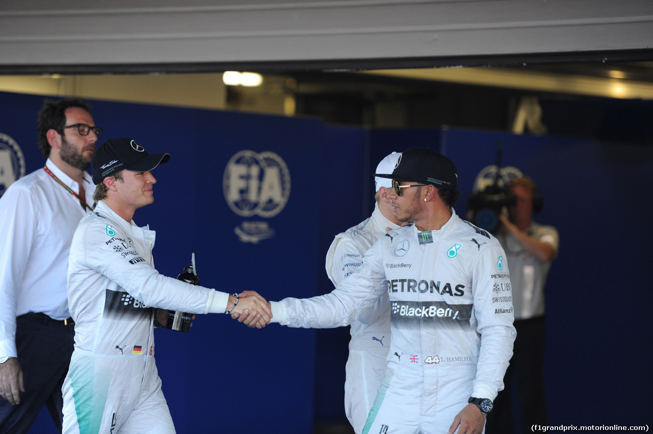 GP RUSSIA, 11.10.2014- Qualifiche, Lewis Hamilton (GBR) Mercedes AMG F1 W05 shacking hand to Nico Rosberg (GER) Mercedes AMG F1 W05