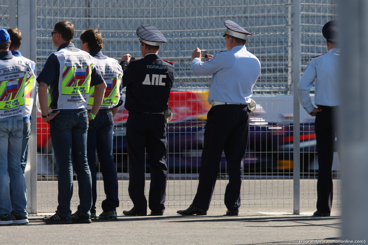 GP RUSSIA, 11.10.2014- Russian Policeman take a pictures of  Sebastian Vettel (GER) Infiniti Red Bull Racing RB10