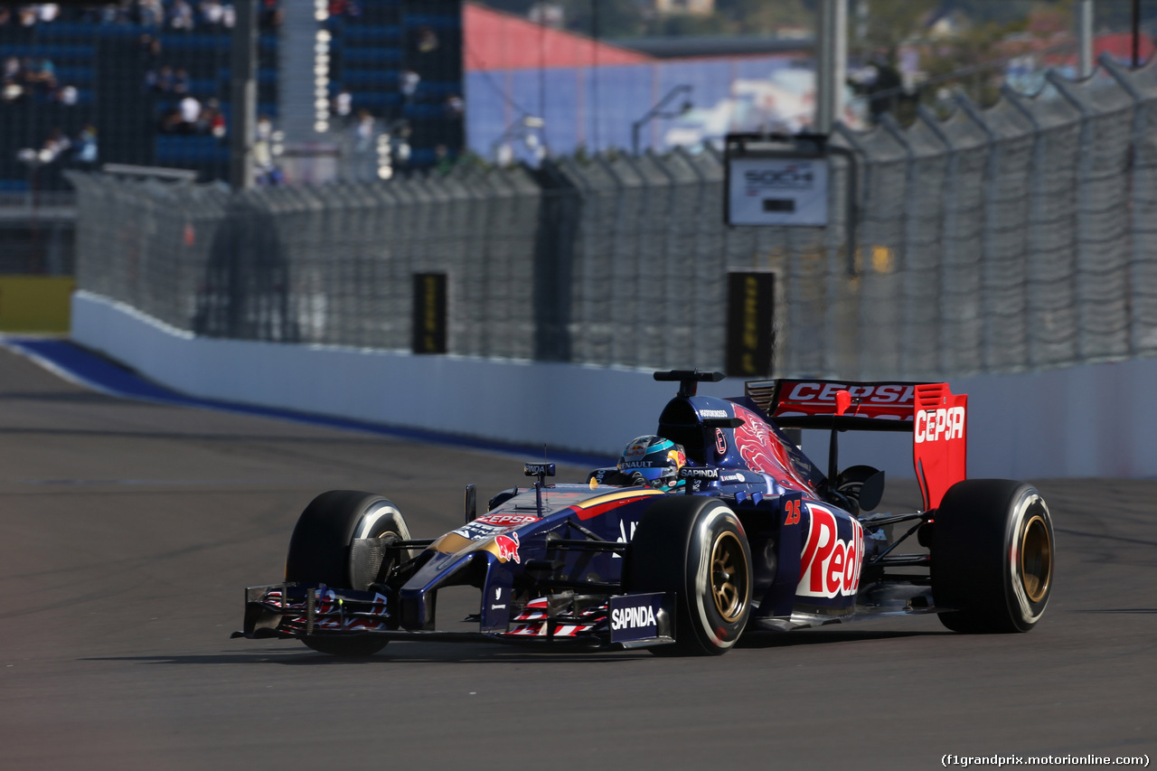 GP RUSSIA, 10.10.2015- Prove Libere 1, Jean-Eric Vergne (FRA) Scuderia Toro Rosso STR9