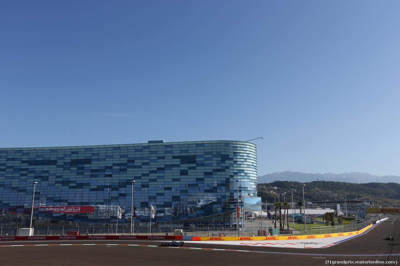 GP RUSSIA, 10.10.2015- Prove Libere 1, Kevin Magnussen (DEN) McLaren Mercedes MP4-29