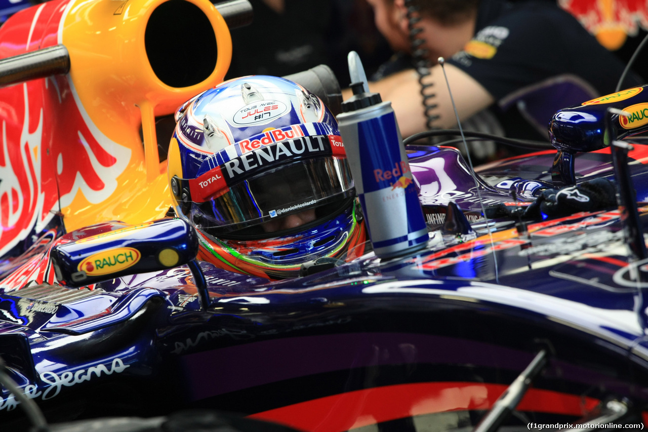 GP RUSSIA, 10.10.2015- Prove Libere 1, Daniel Ricciardo (AUS) Infiniti Red Bull Racing RB10