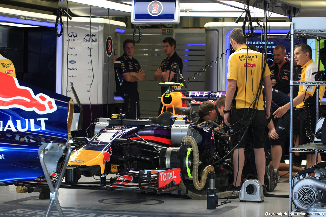 GP RUSSIA, 10.10.2015- Prove Libere 1, Infiniti Red Bull Racing RB10