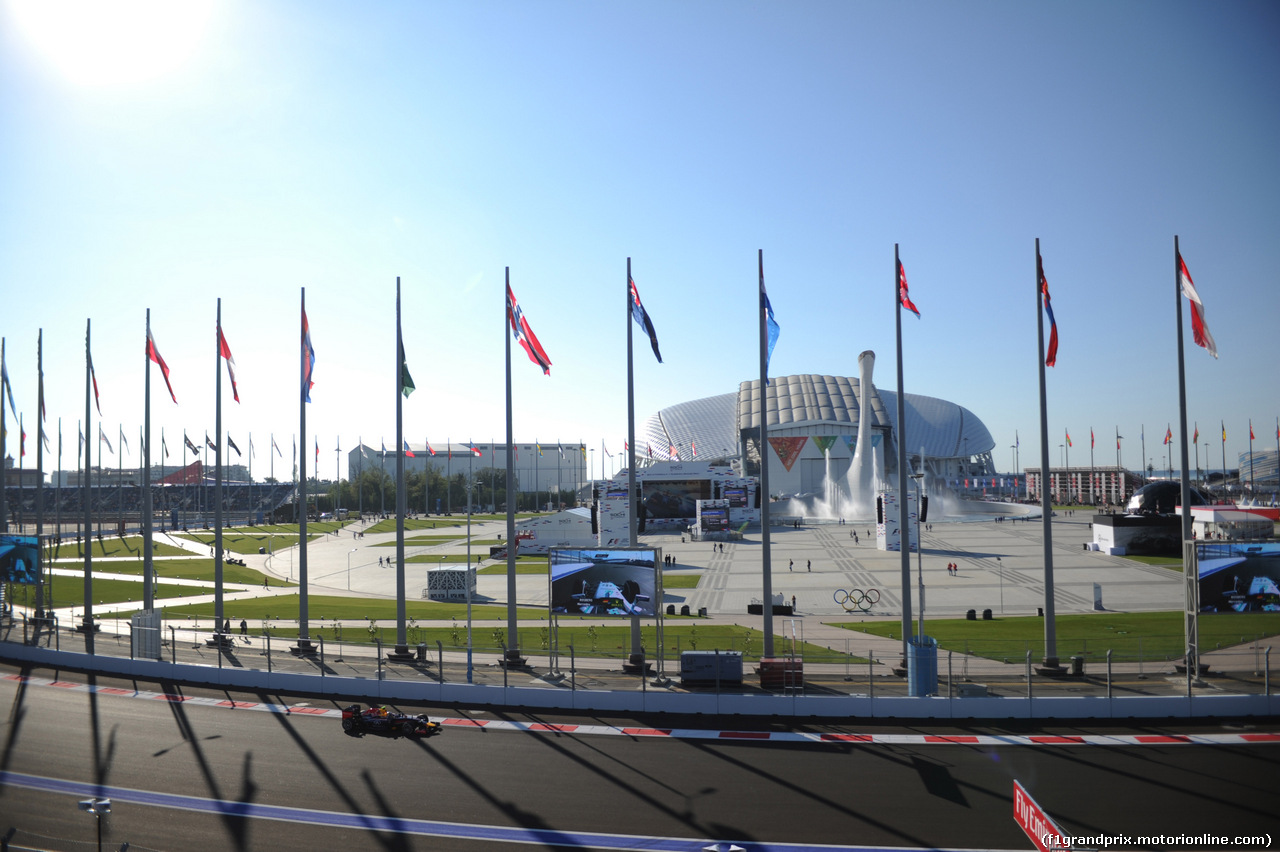 GP RUSSIA, 10.10.2015- Prove Libere 1, Daniel Ricciardo (AUS) Infiniti Red Bull Racing RB10