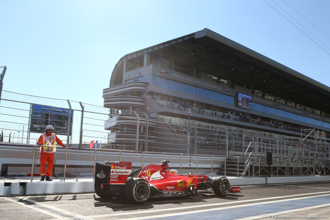 GP RUSSIA, 10.10.2015- Prove Libere 1, Fernando Alonso (ESP) Ferrari F14T