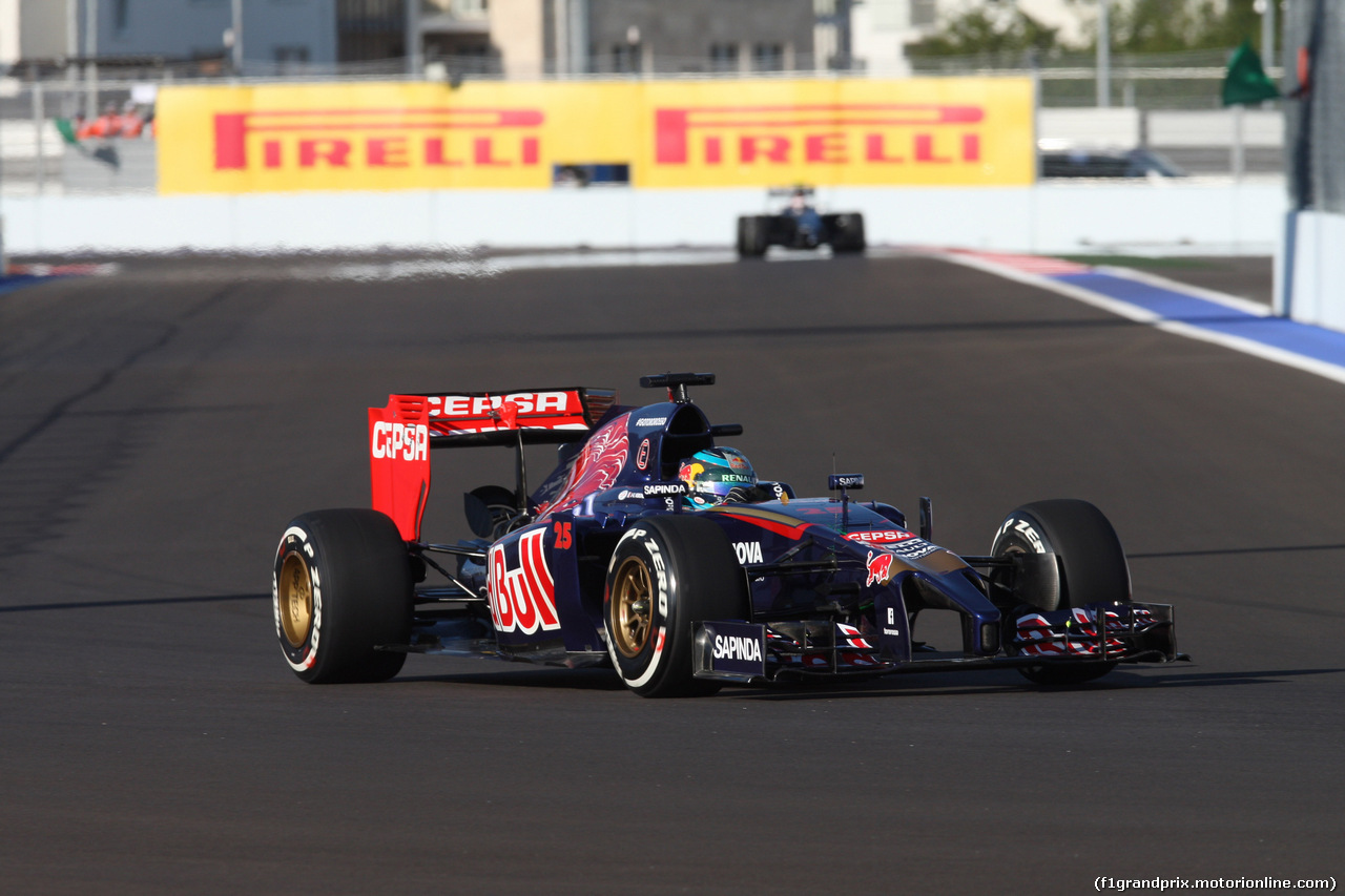 GP RUSSIA, 10.10.2015- Prove Libere 1, Jean-Eric Vergne (FRA) Scuderia Toro Rosso STR9