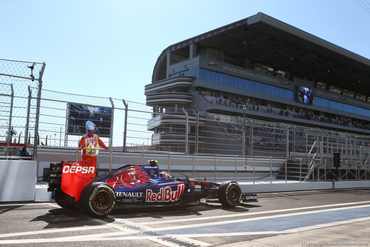 GP RUSSIA, 10.10.2015- Prove Libere 1, Daniil Kvyat (RUS) Scuderia Toro Rosso STR9
