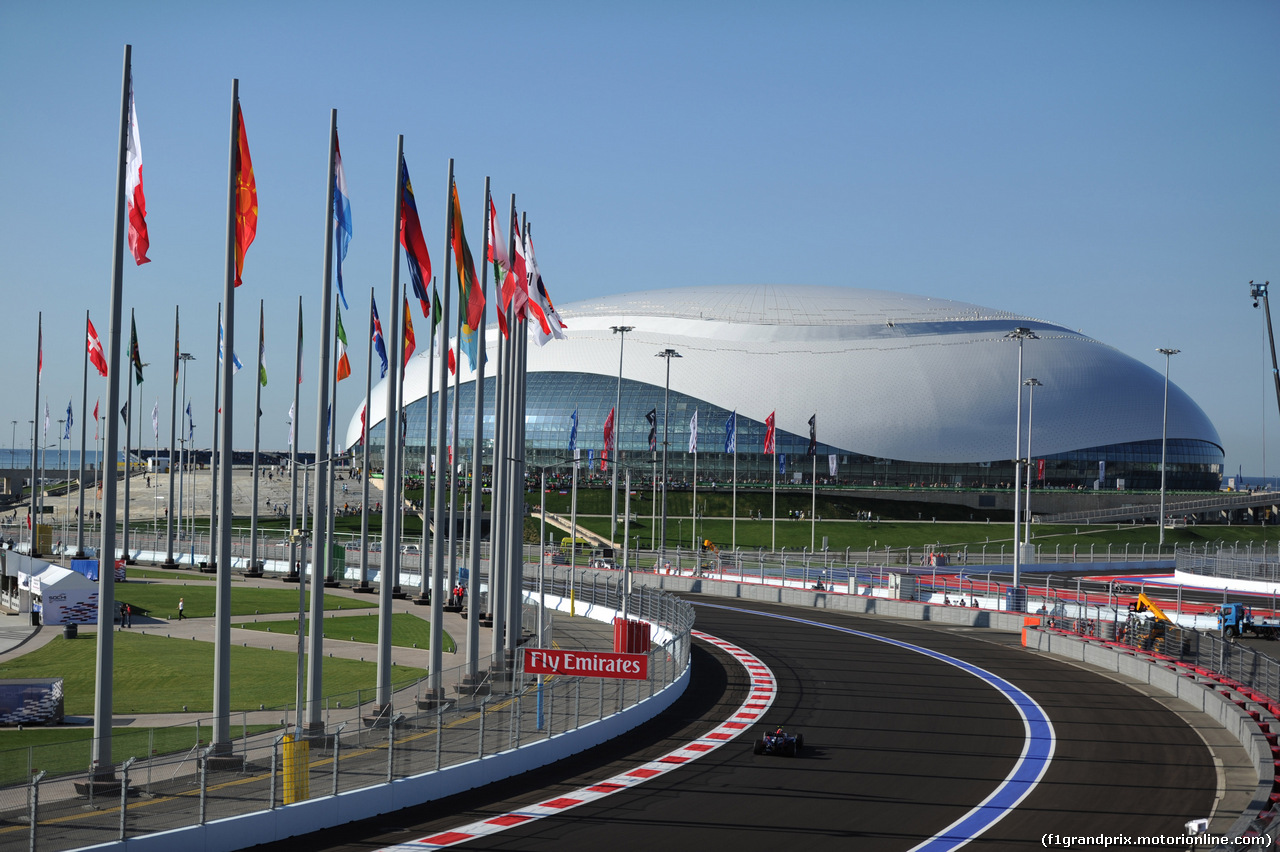GP RUSSIA, 10.10.2015- Prove Libere 1, Daniel Ricciardo (AUS) Infiniti Red Bull Racing RB10