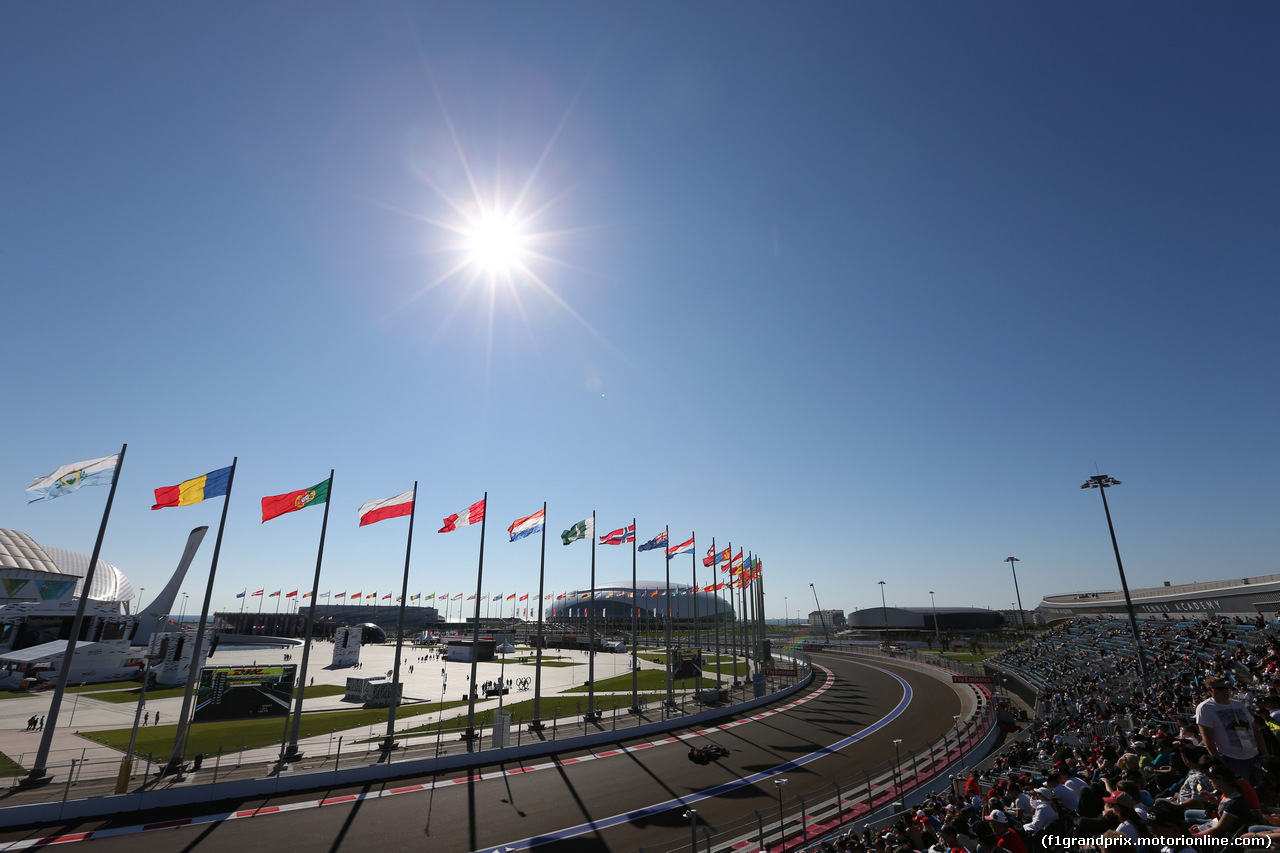 GP RUSSIA, 10.10.2015- Prove Libere 2, Daniel Ricciardo (AUS) Infiniti Red Bull Racing RB10