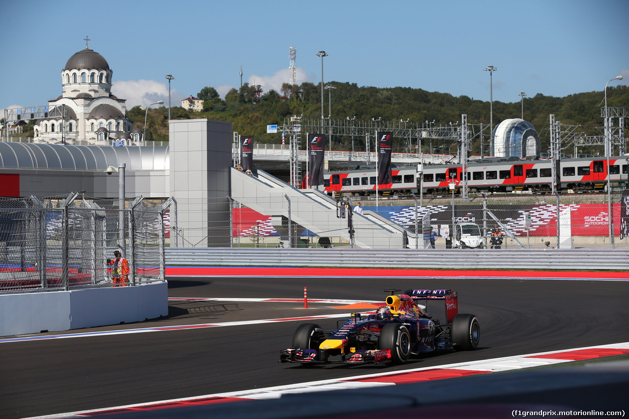 GP RUSSIA, 10.10.2015- Prove Libere 2, Sebastian Vettel (GER) Infiniti Red Bull Racing RB10