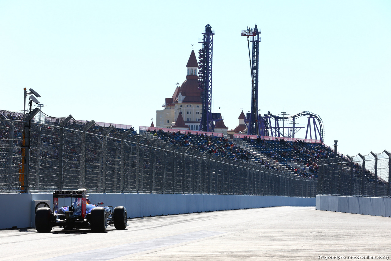GP RUSSIA, 10.10.2015- Prove Libere 2, Daniel Ricciardo (AUS) Infiniti Red Bull Racing RB10