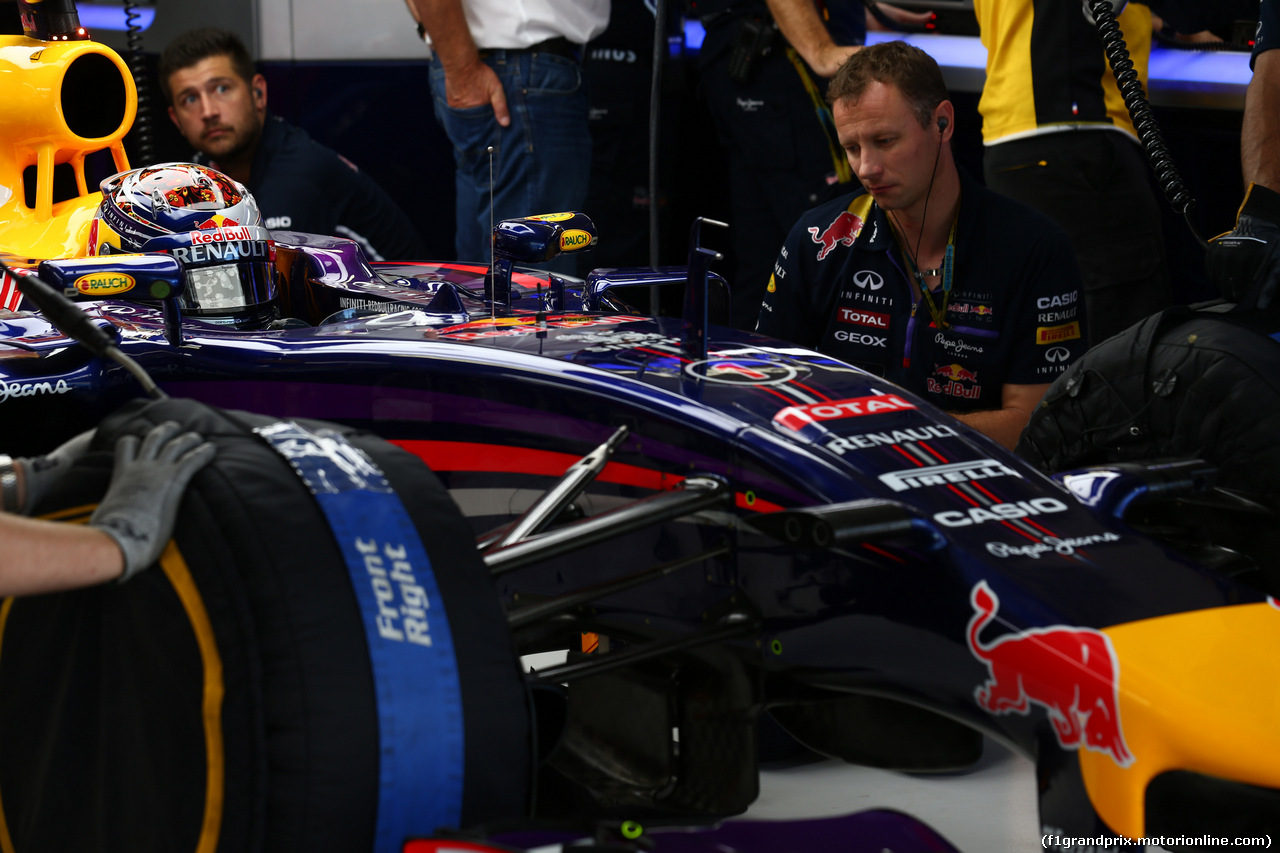GP RUSSIA, 10.10.2015- Prove Libere 2, Sebastian Vettel (GER) Infiniti Red Bull Racing RB10