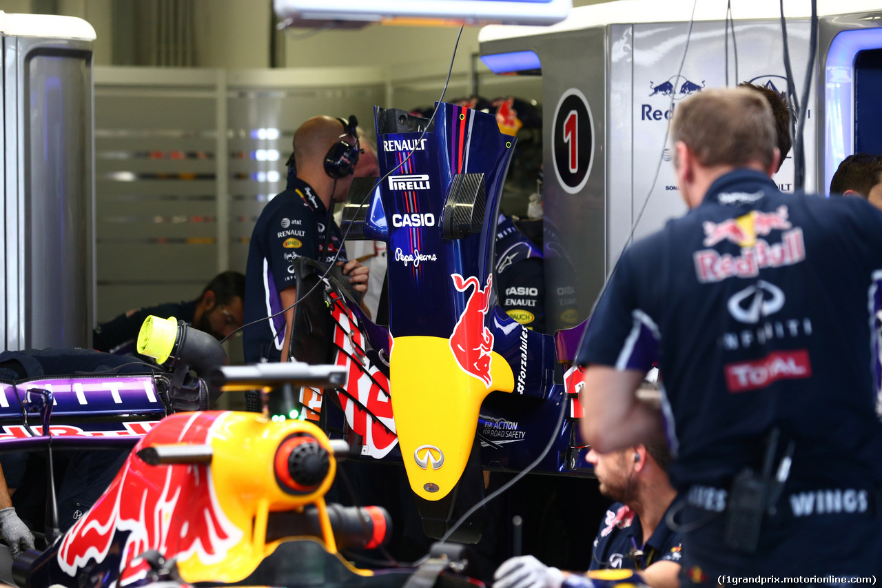 GP RUSSIA, 10.10.2015- Prove Libere 2, Infiniti Red Bull Racing RB10 Frontal Wing