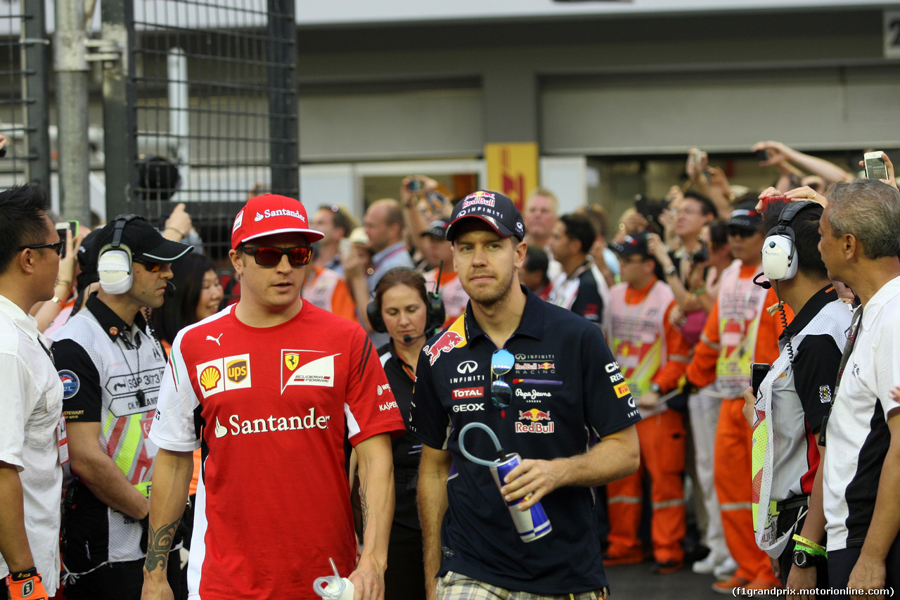 GP SINGAPORE, 21.09.2014 - Kimi Raikkonen (FIN) Ferrari F14-T e Sebastian Vettel (GER) Red Bull Racing RB10