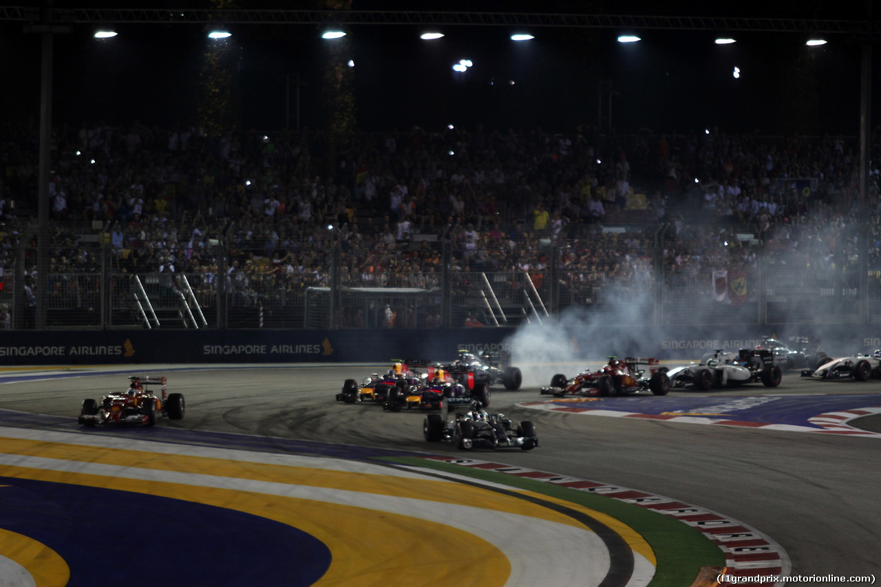 GP SINGAPORE, 21.09.2014 - Gara, Fernando Alonso (ESP) Ferrari F14-T e Lewis Hamilton (GBR) Mercedes AMG F1 W05