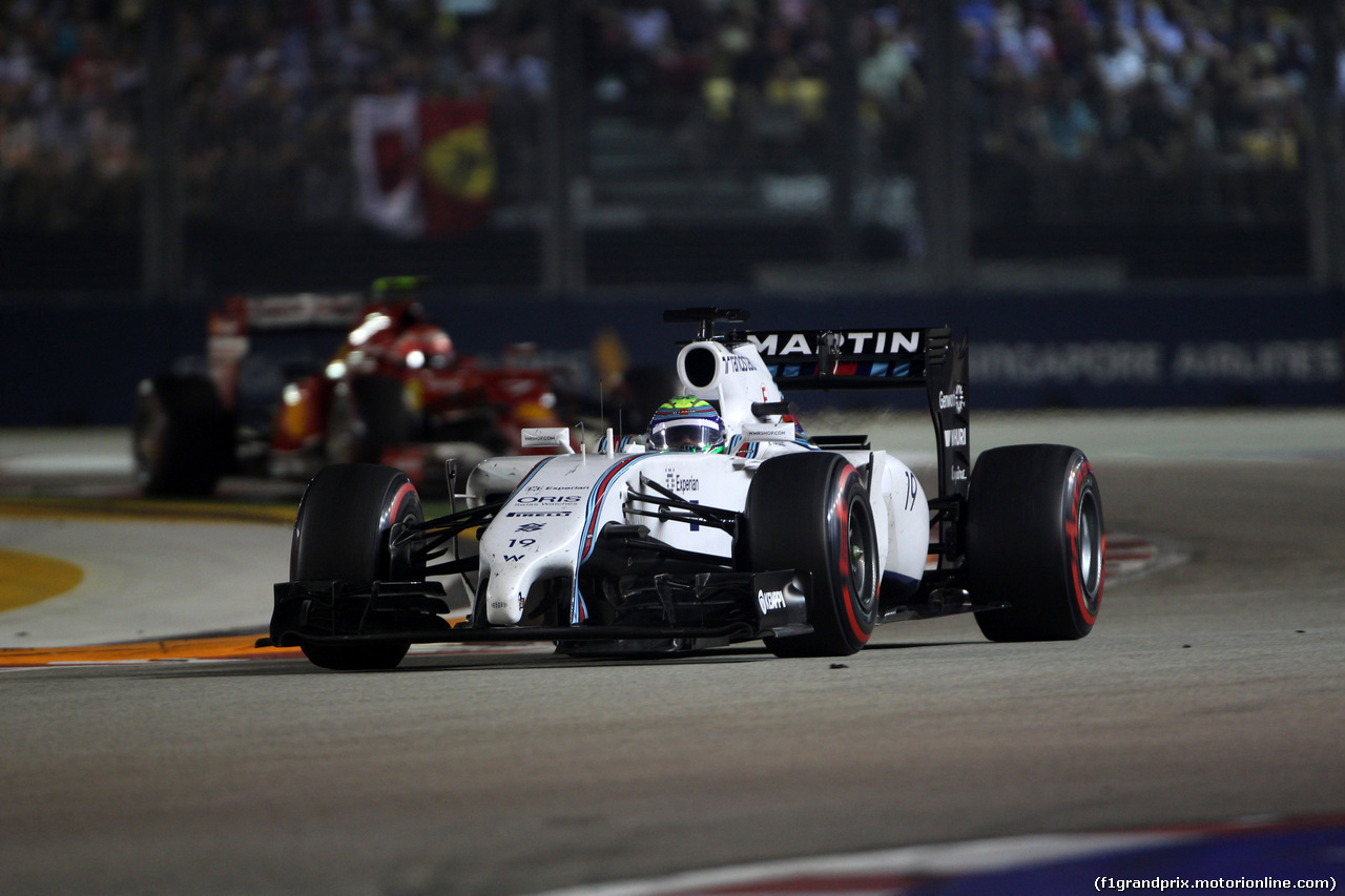 GP SINGAPORE, 21.09.2014 - Gara, Felipe Massa (BRA) Williams F1 Team FW36 davanti a Kimi Raikkonen (FIN) Ferrari F14-T