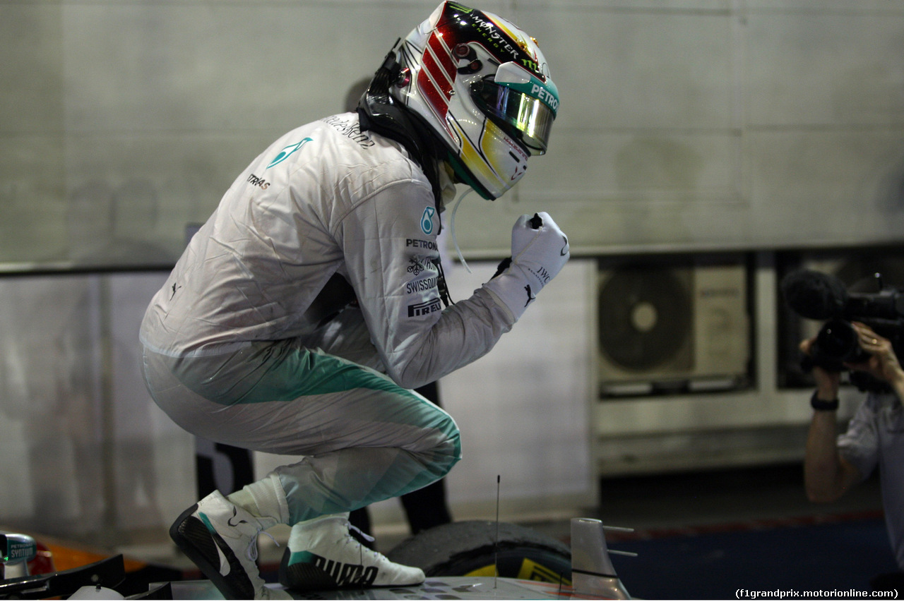 GP SINGAPORE, 21.09.2014 - Gara, Lewis Hamilton (GBR) Mercedes AMG F1 W05 vincitore