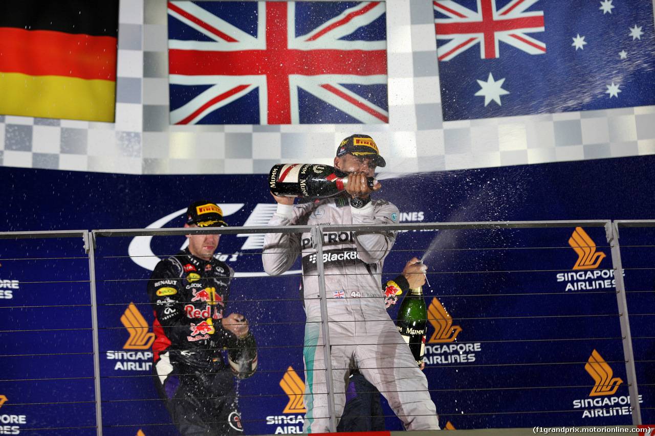 GP SINGAPORE, 21.09.2014 - Gara, Lewis Hamilton (GBR) Mercedes AMG F1 W05 vincitore