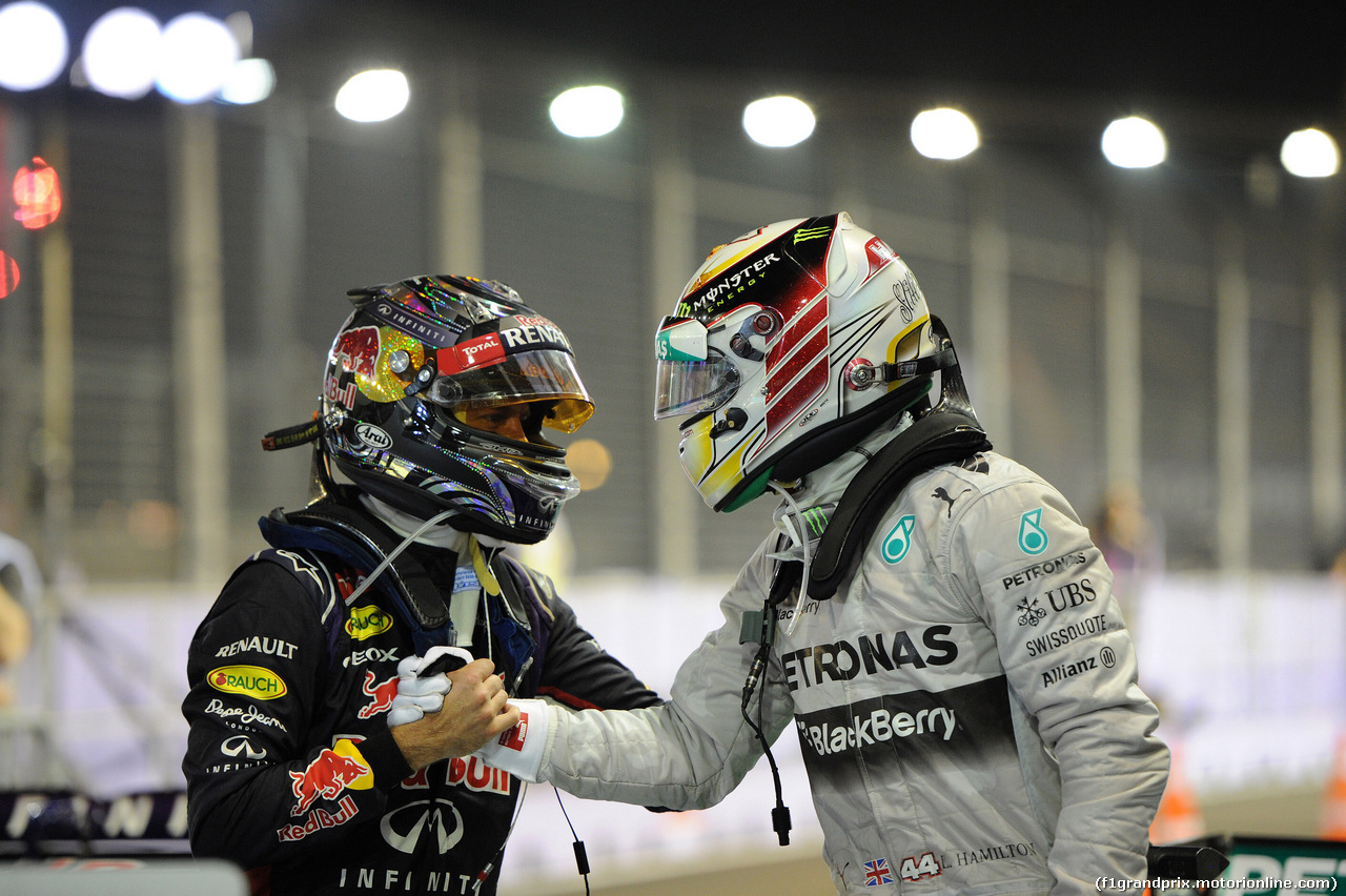 GP SINGAPORE, 21.09.2014 - Gara, secondo Sebastian Vettel (GER) Red Bull Racing RB10 e Lewis Hamilton (GBR) Mercedes AMG F1 W05 vincitore