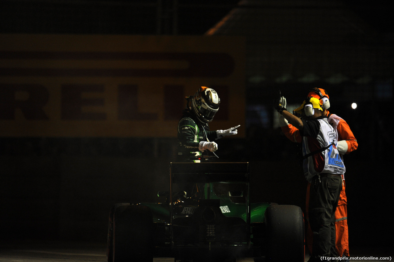 GP SINGAPORE, 21.09.2014 - Gara, Kamui Kobayashi (JAP) Caterham F1 Team CT-04 retires from the race