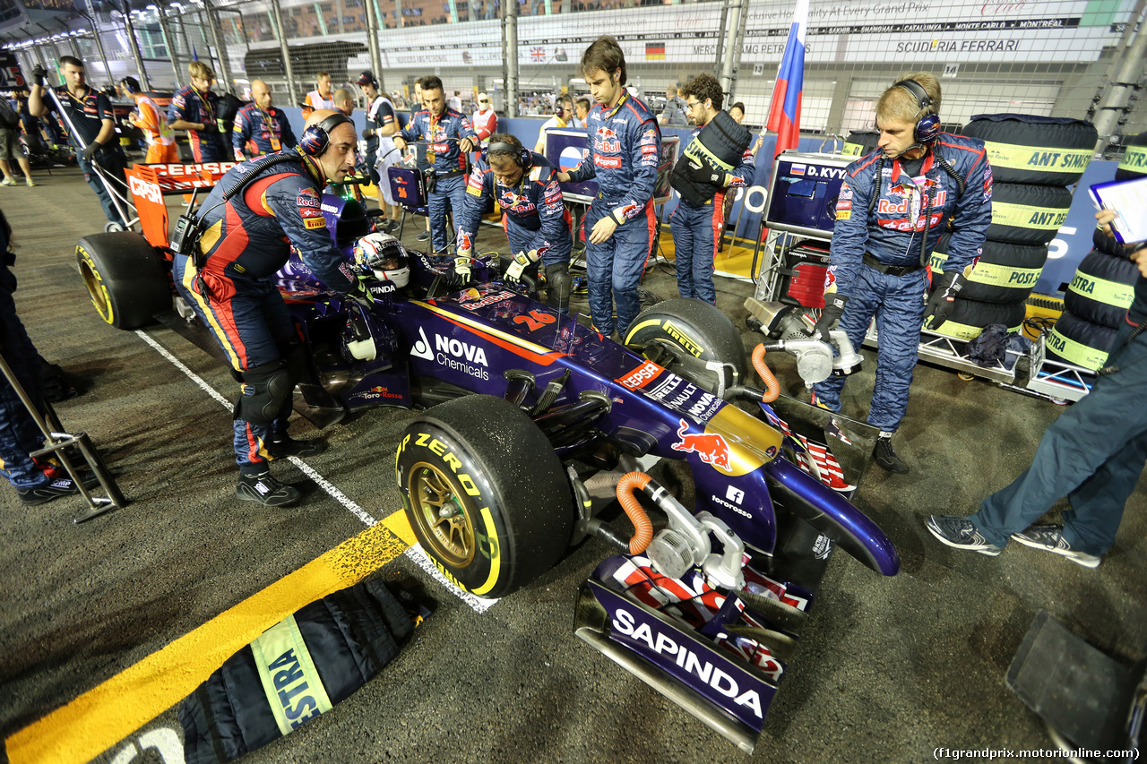 GP SINGAPORE, 21.09.2014 - Gara, Daniil Kvyat (RUS) Scuderia Toro Rosso STR9