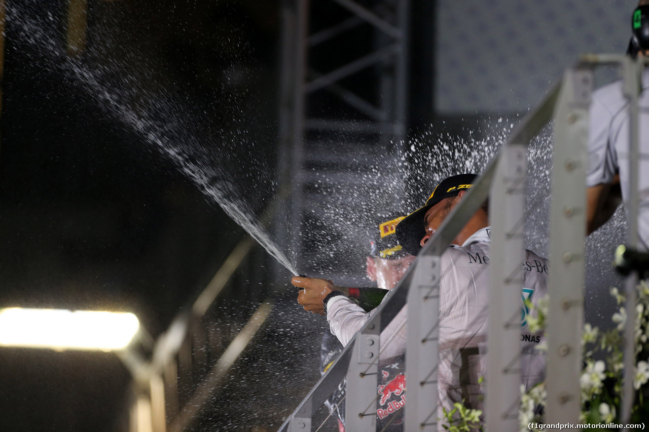 GP SINGAPORE, 21.09.2014 - Gara, Lewis Hamilton (GBR) Mercedes AMG F1 W05 vincitore