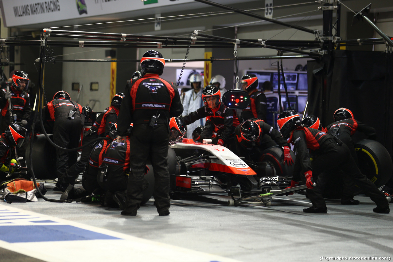 GP SINGAPORE, 21.09.2014 - Gara, Pit stop, Jules Bianchi (FRA) Marussia F1 Team MR03