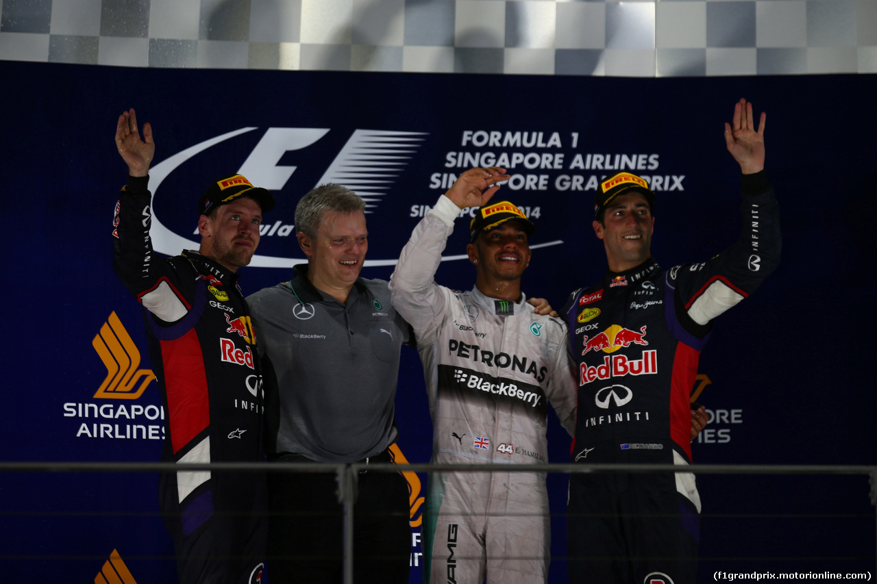 GP SINGAPORE, 21.09.2014 - Gara, Lewis Hamilton (GBR) Mercedes AMG F1 W05 vincitore, secondo Sebastian Vettel (GER) Red Bull Racing RB10 e terzo Daniel Ricciardo (AUS) Red Bull Racing RB10