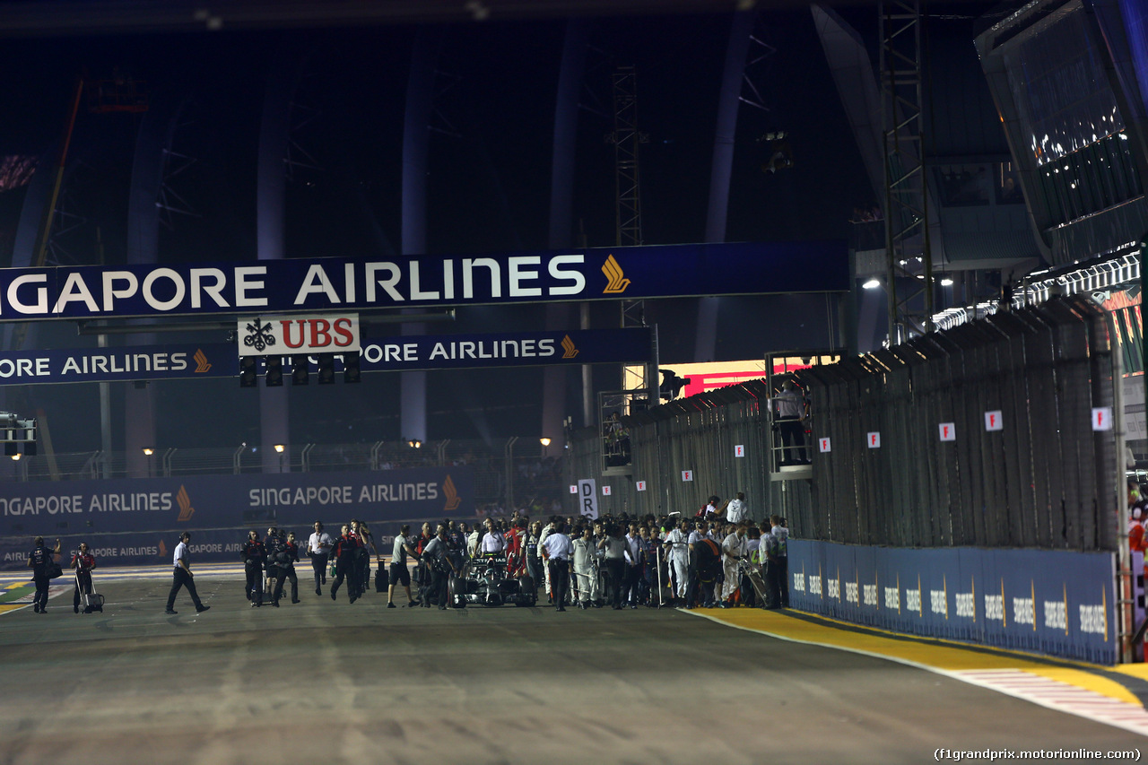 GP SINGAPORE, 21.09.2014 - Gara, Nico Rosberg (GER) Mercedes AMG F1 W05 stopped in the grid