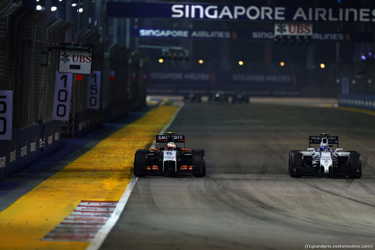 GP SINGAPORE, 21.09.2014 - Gara, Sergio Perez (MEX) Sahara Force India F1 VJM07 e Valtteri Bottas (FIN) Williams F1 Team FW36